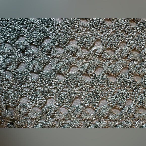 Size L lined crochet top with keyhole neckline from J.M. Collection - Picture 4 of 5